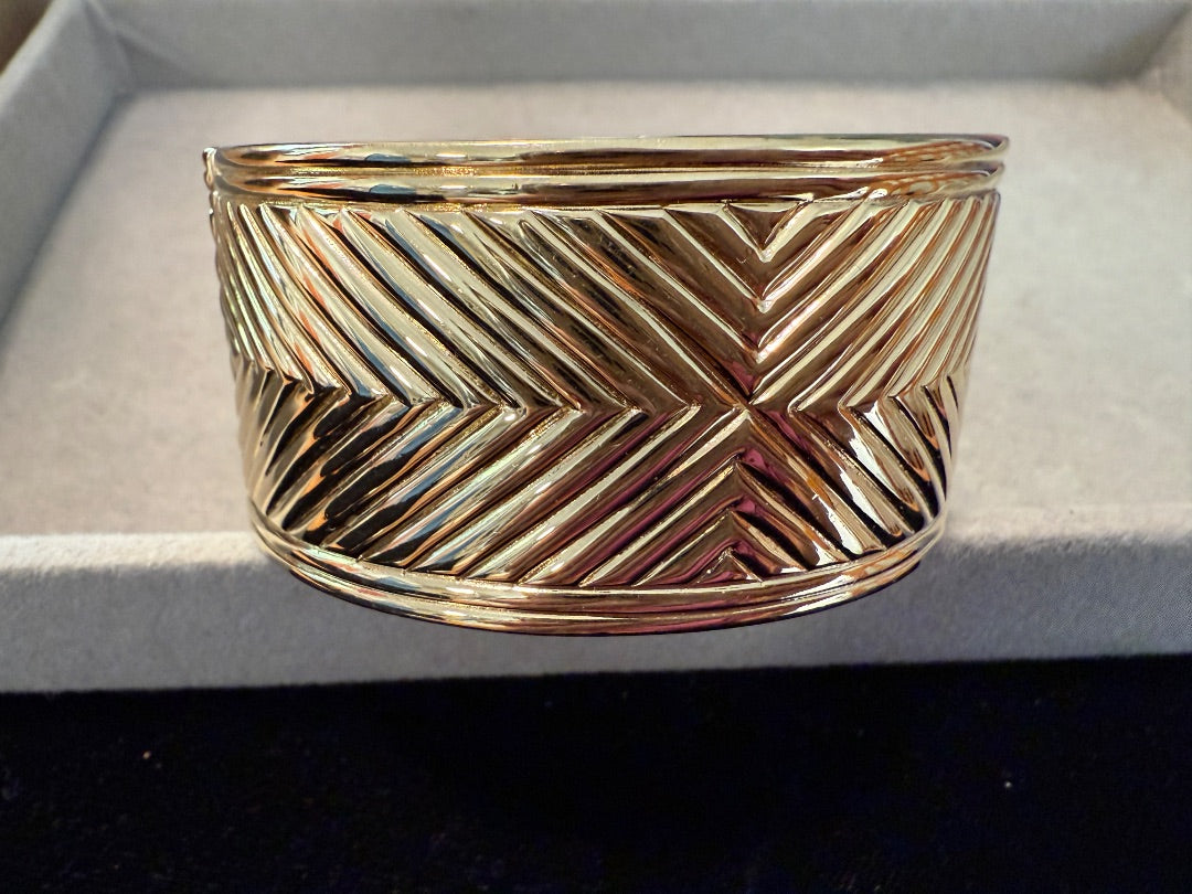 Gallery Originals Gold Cuff Avon Snap Geometric Bracelet
