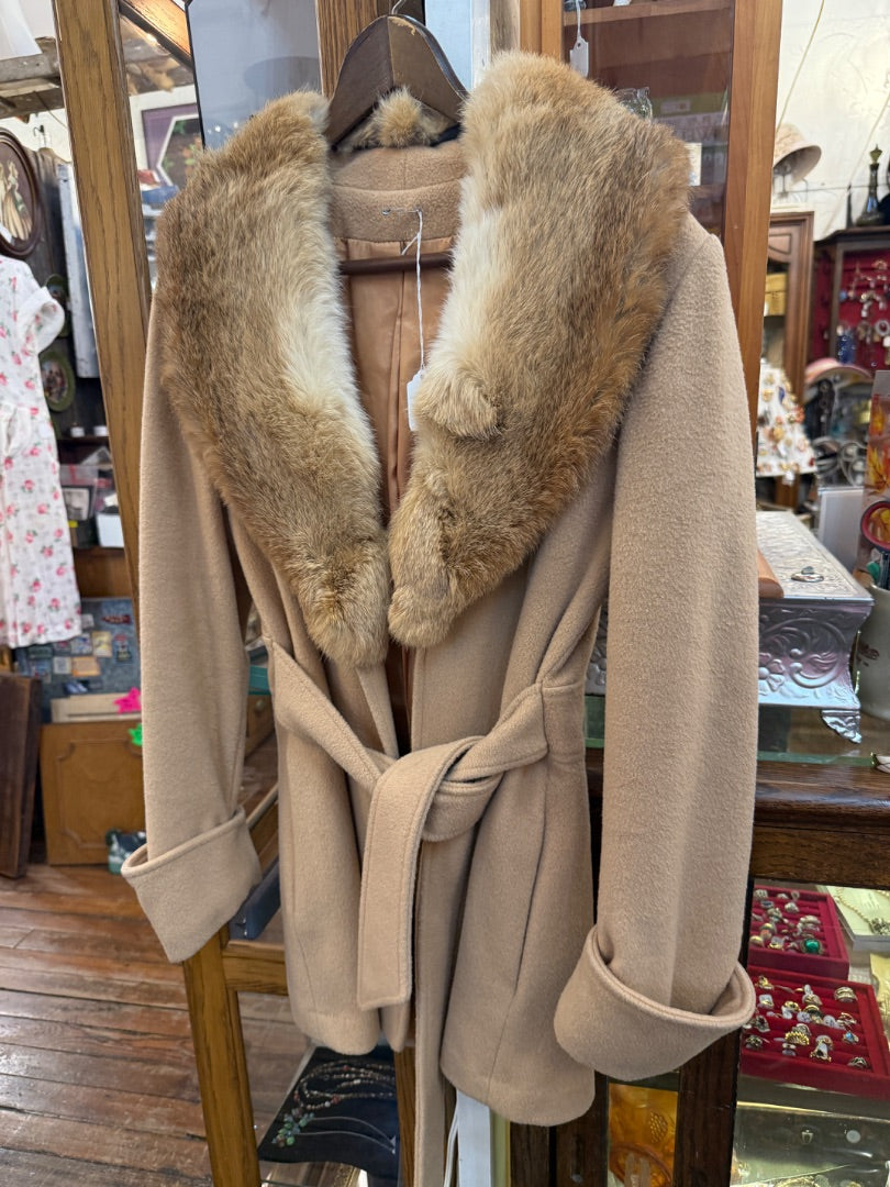 Cream Fur Collared Vtg Coat
