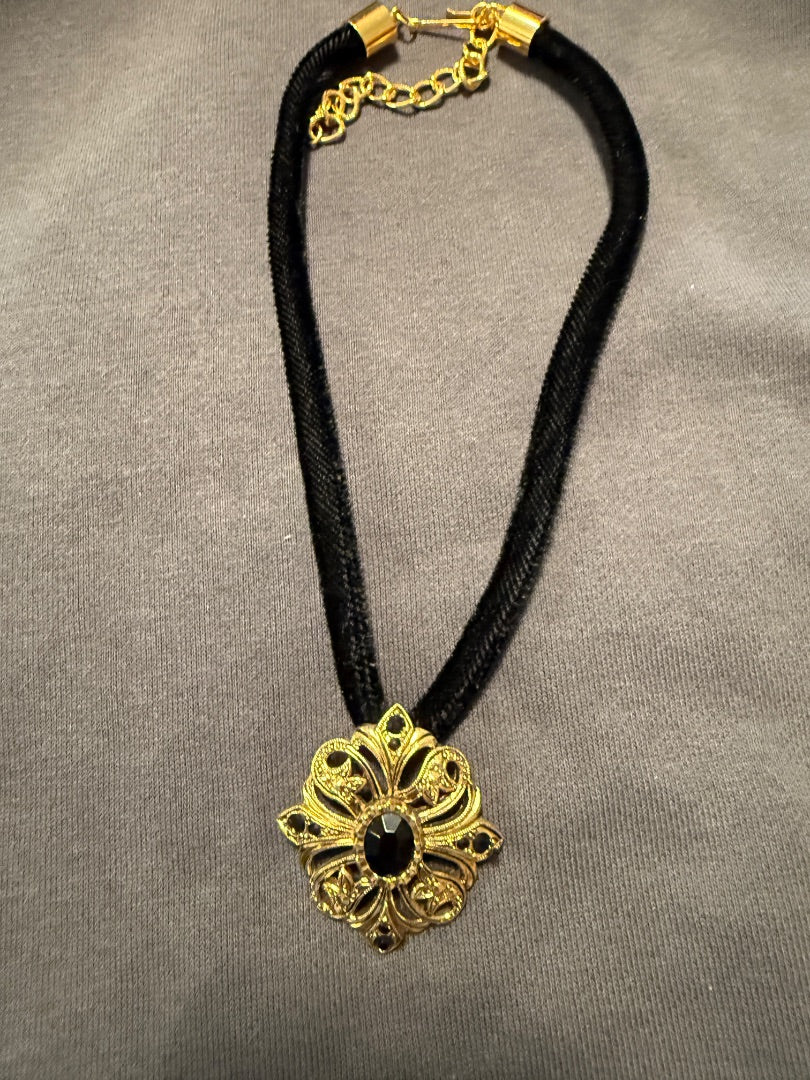 Avon Black Velvet Choker Gothic Necklace - Black