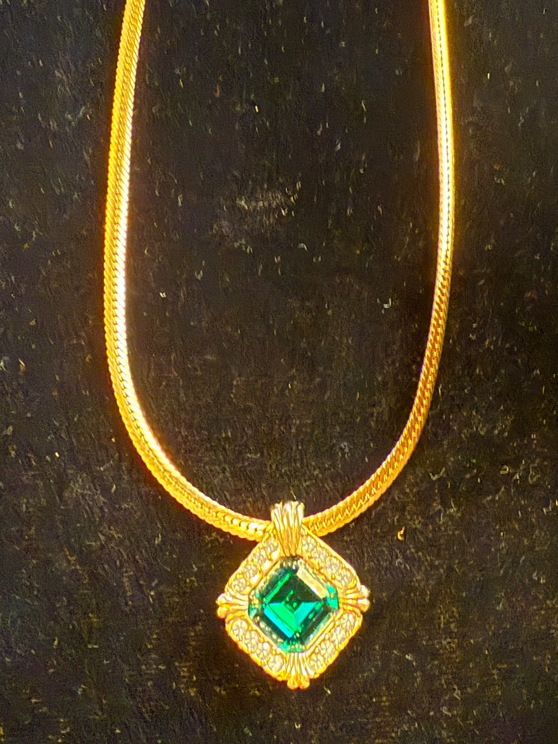 16" Gold Toned Emerald Avon Necklace