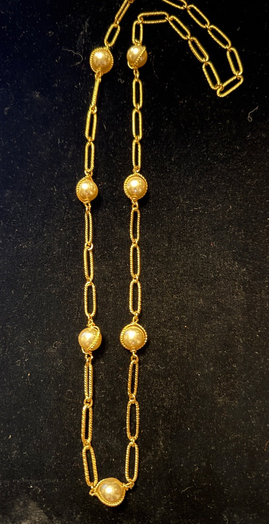 Long pearl Paperclip Vtg Avon Necklace