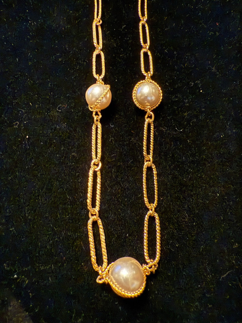 Long pearl Paperclip Vtg Avon Necklace