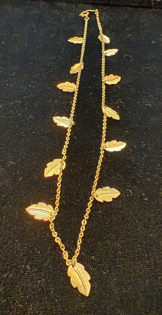 1983 1983 Avon Leaf 15"  Necklace