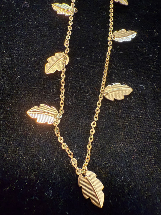 1983 1983 Avon Leaf 15"  Necklace