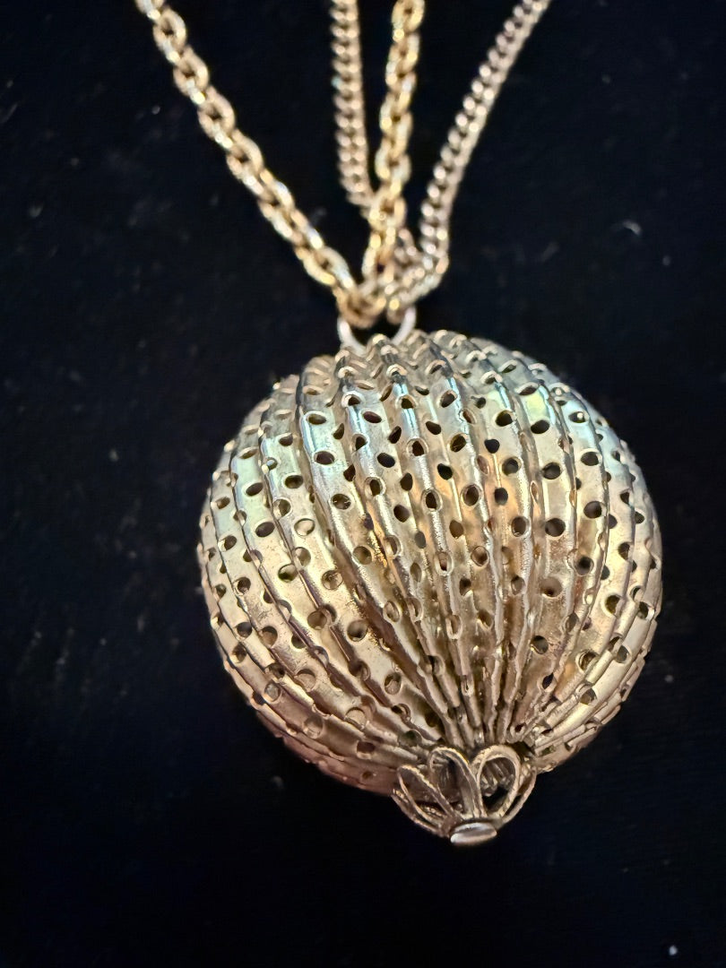 Vtg Gold tone Sphere Ball Necklace