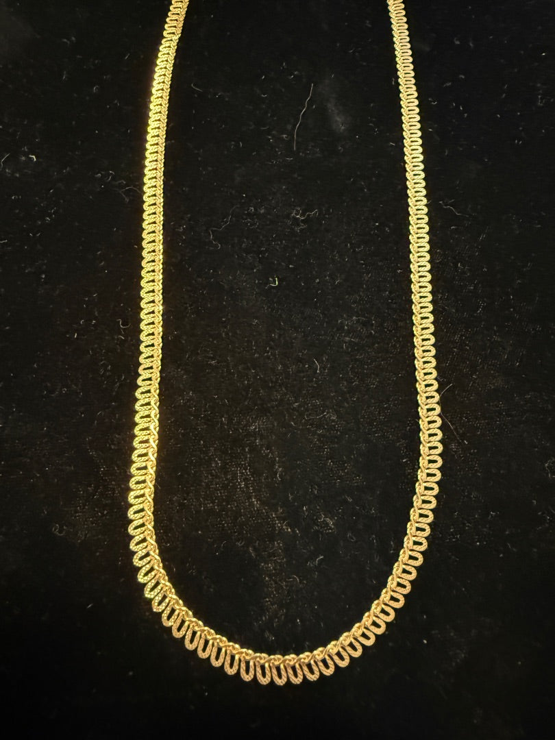 22" Gold Toned Vtg Avon Necklace