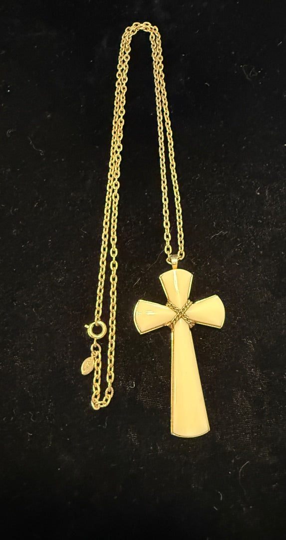 Vtg 70's Juliet Cross Pendant Avon Necklace