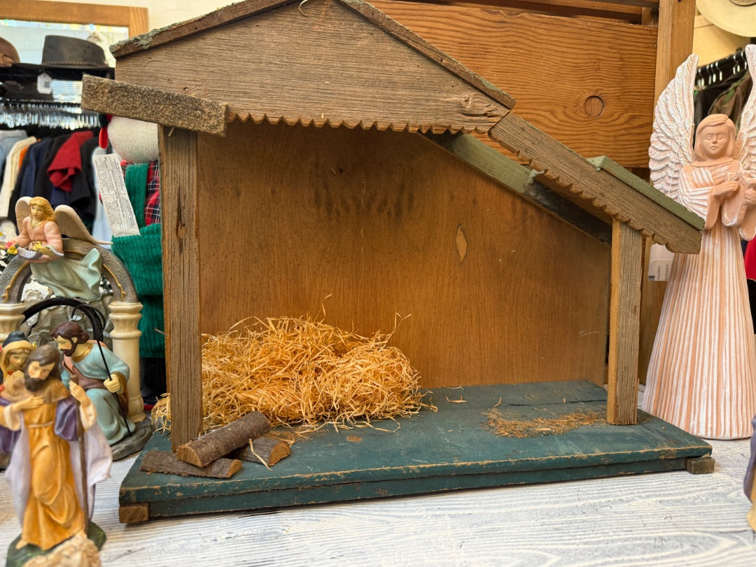 Primitive wood Manger