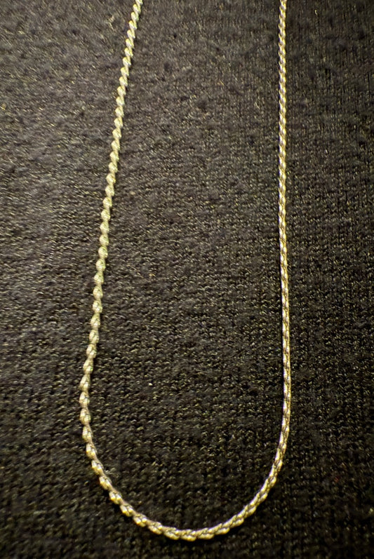 VYG Avon single strand silver toned necklace