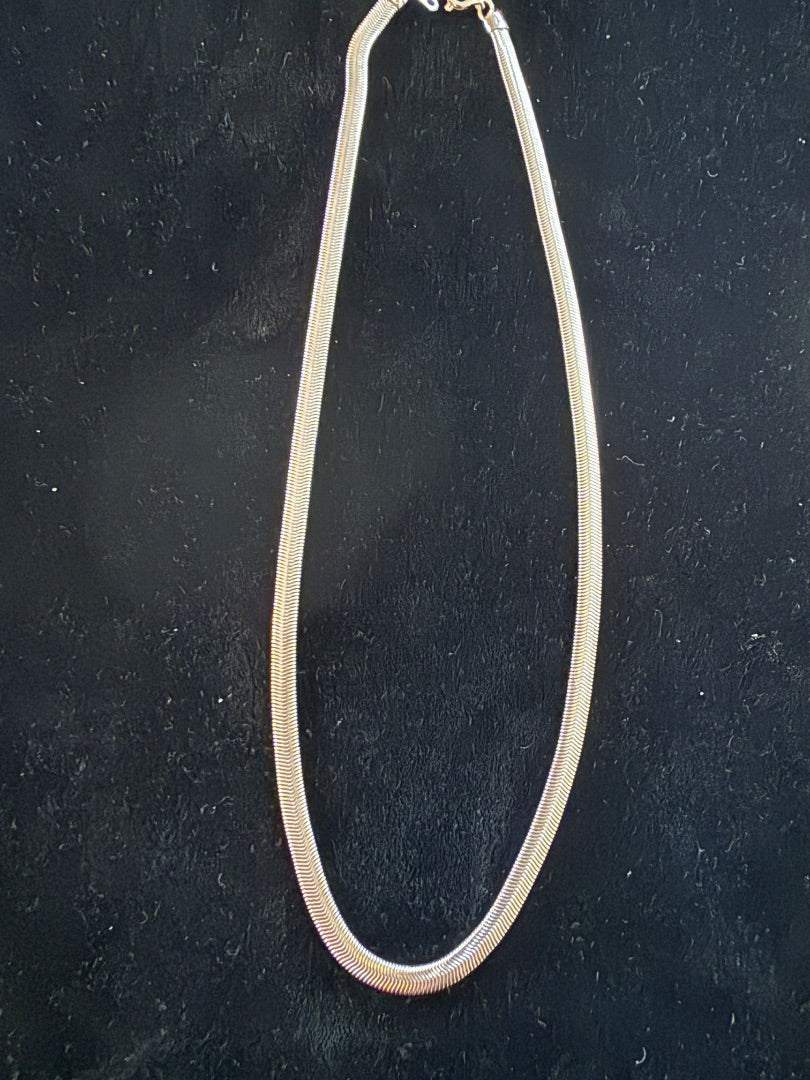 22" Silver Tone Herringbone