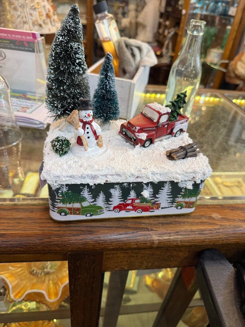 Tin snow scene decor