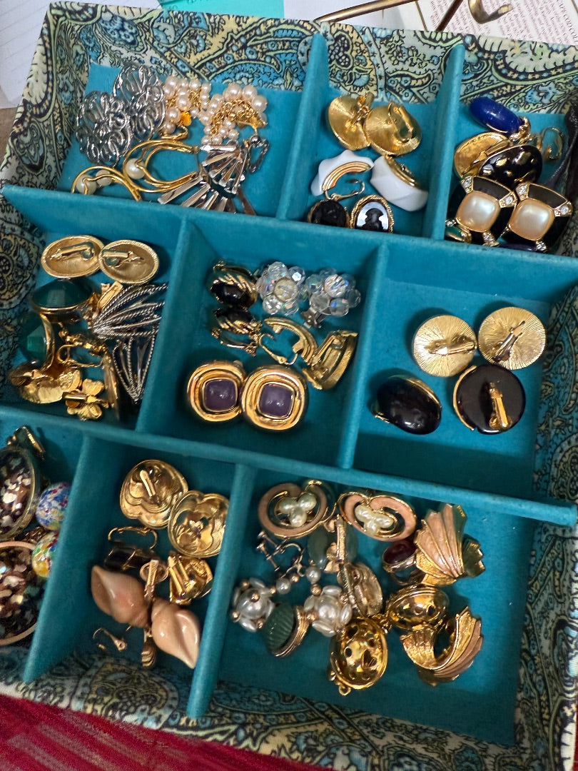 Misc AVON Clip earrings