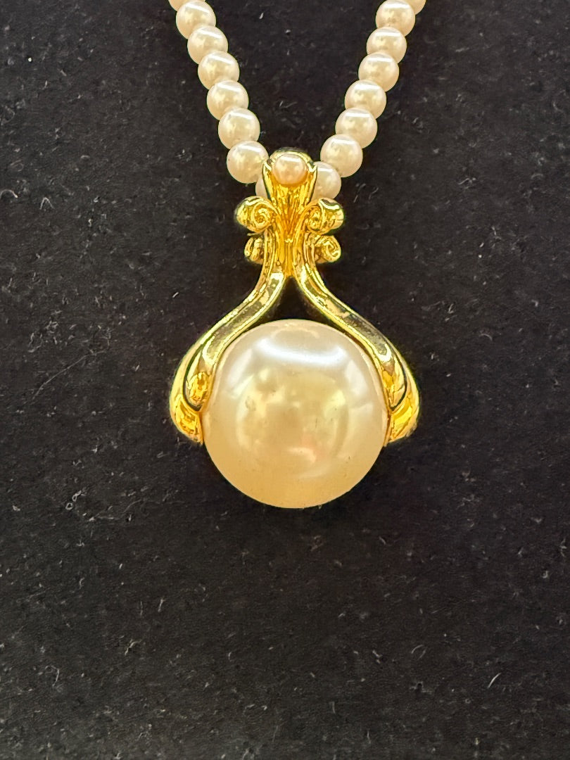 36" Vintage Avon Pearl Necklace Pendant