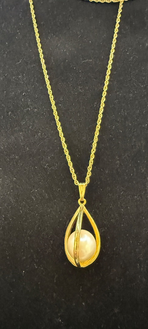 32" Caged Pearl PendantNecklace