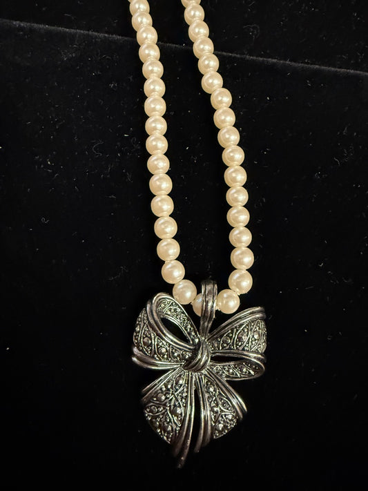 Vtg Avon Ribbon Pendant & Pearl Necklace
