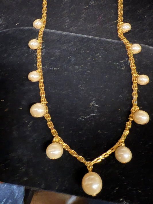 Gold & Pearl Necklace