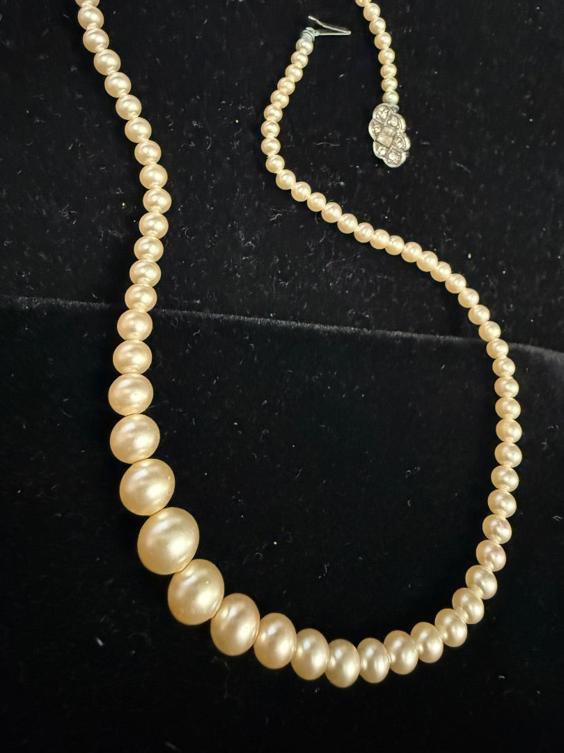 50's Vintage  BeigePearl Necklace