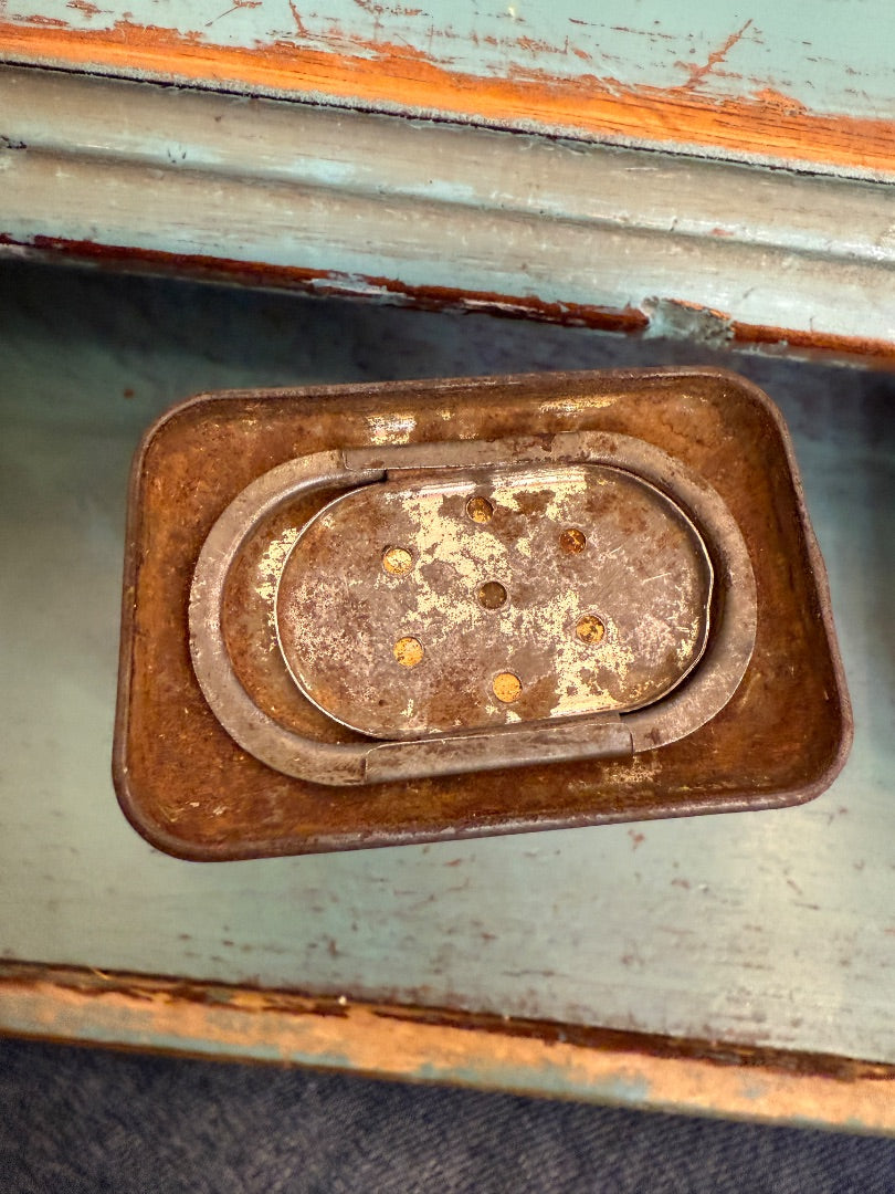 Raleigh’s Red Pepper tin