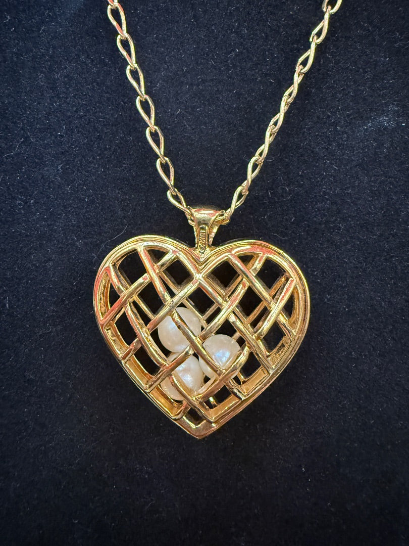 Vtg Avon Gold Heart Necklace Pearls