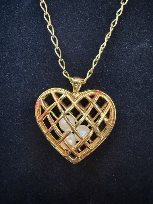 Vtg Avon Gold Heart Necklace Pearls