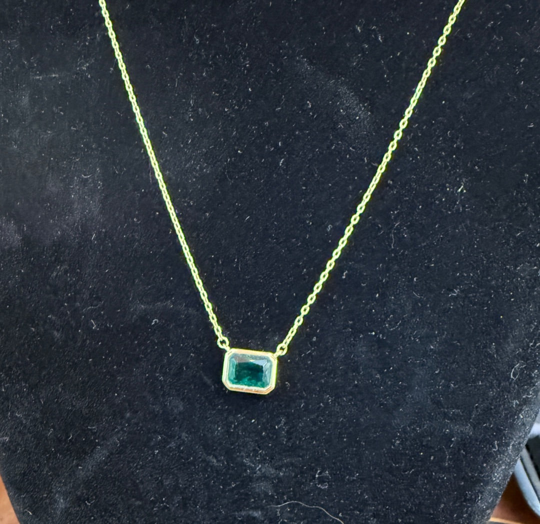 Green  Green stone necklace Gold toned