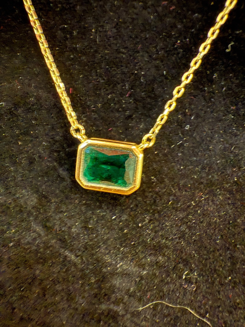 Green  Green stone necklace Gold toned