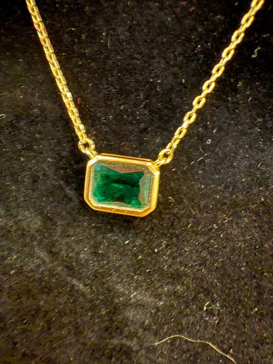 Green  Green stone necklace Gold toned