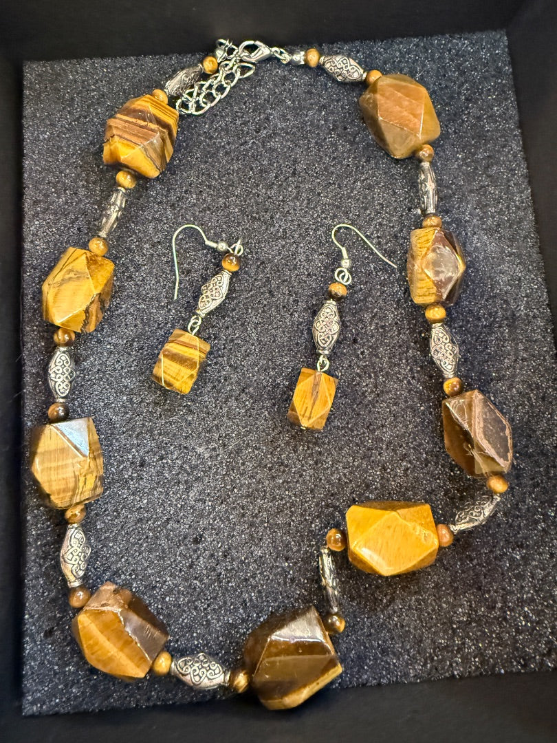 Brown  Wood tone necklace set