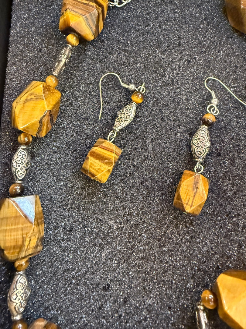 Brown  Wood tone necklace set