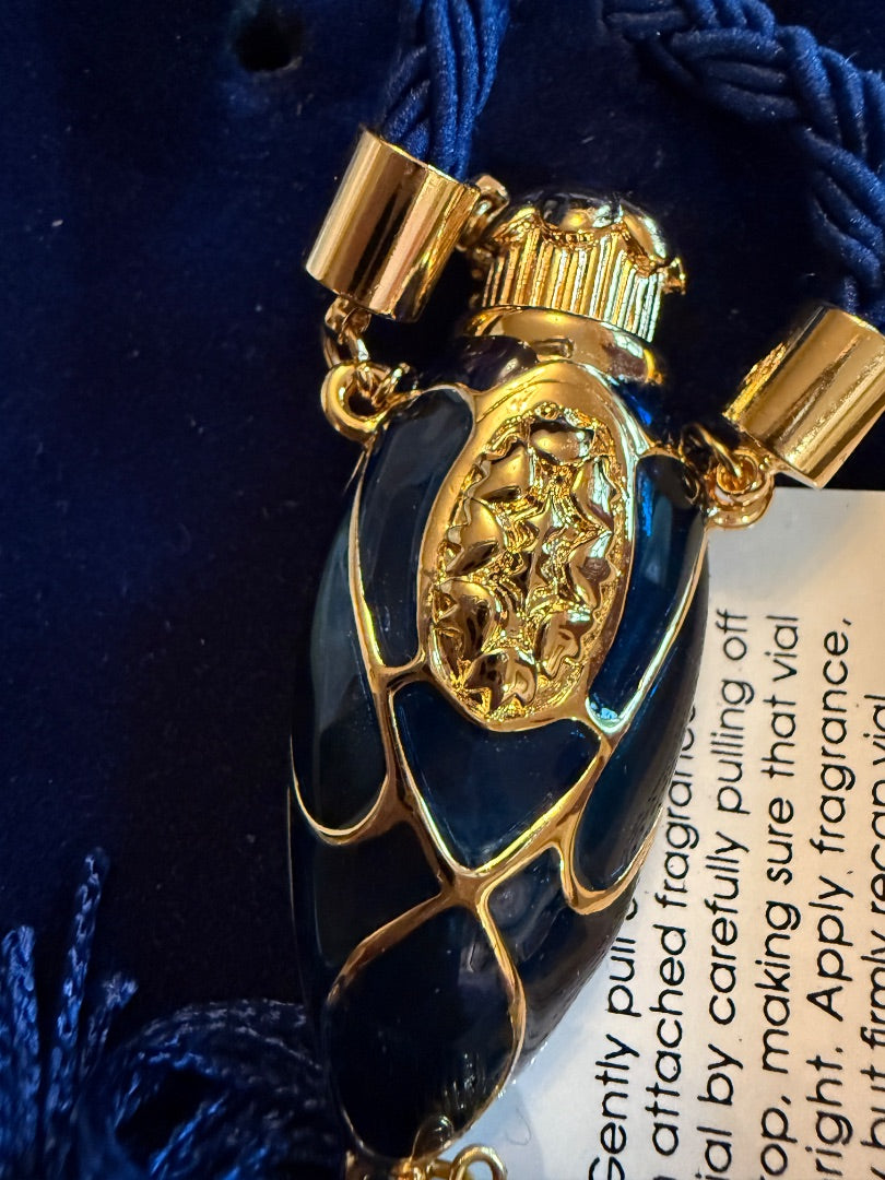 AVON 1992 Mesmerize Perfume Pendant