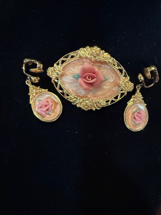 Pink AVON Victorian Heart porcelain Rose Necklace