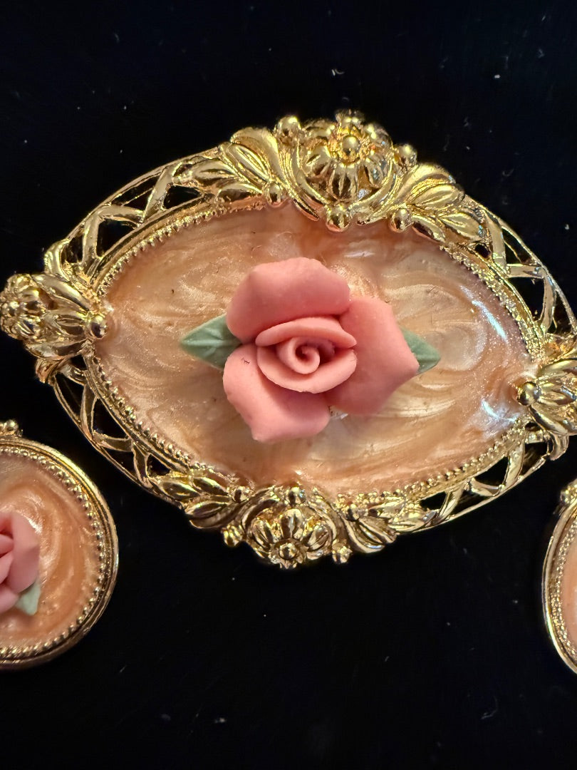 Pink AVON Victorian Heart porcelain Rose Necklace