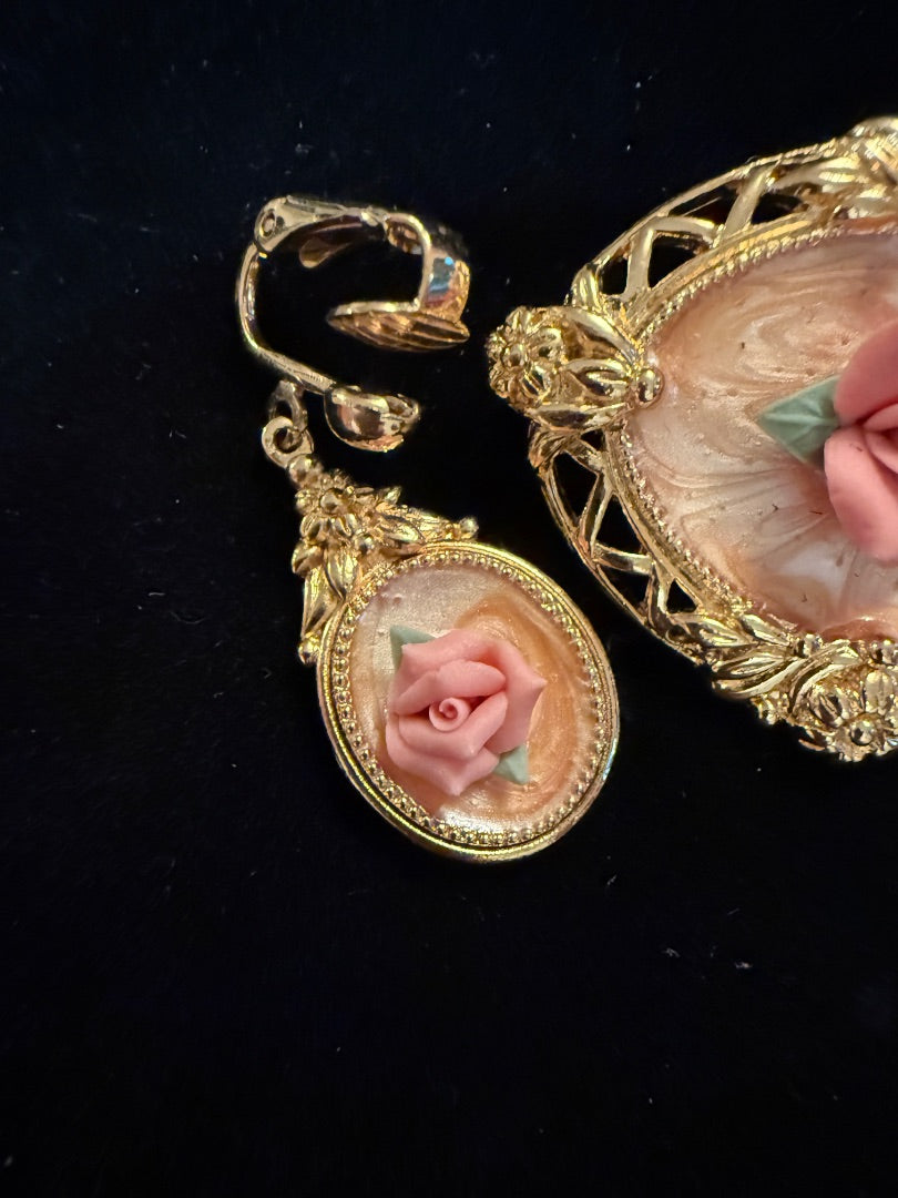 Pink AVON Victorian Heart porcelain Rose Necklace