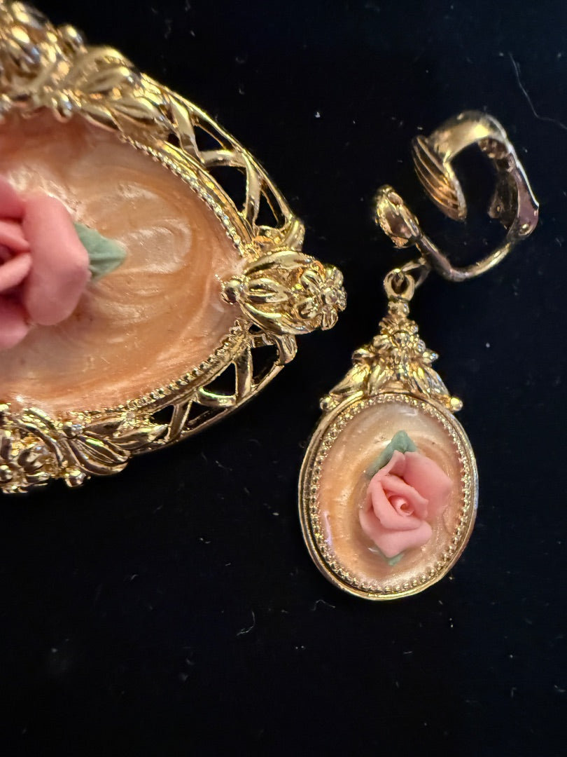 Pink AVON Victorian Heart porcelain Rose Necklace