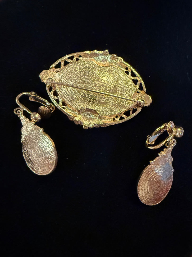 Pink AVON Victorian Heart porcelain Rose Necklace