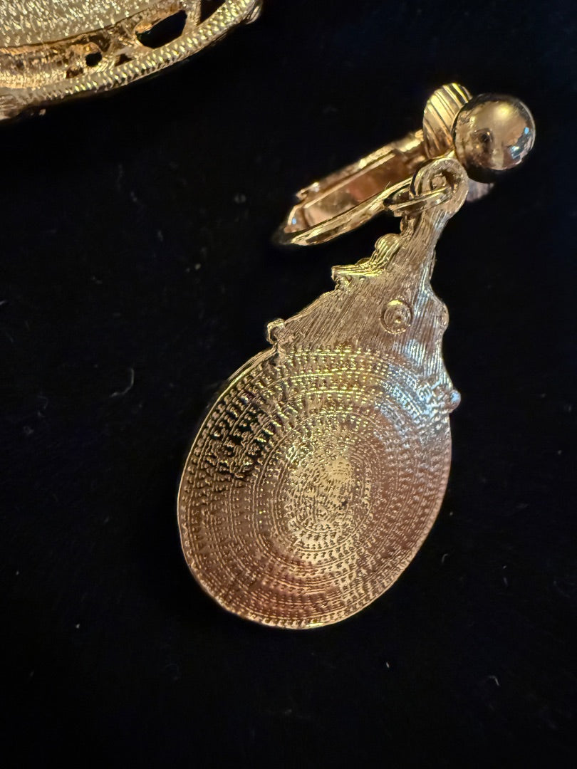 Pink AVON Victorian Heart porcelain Rose Necklace