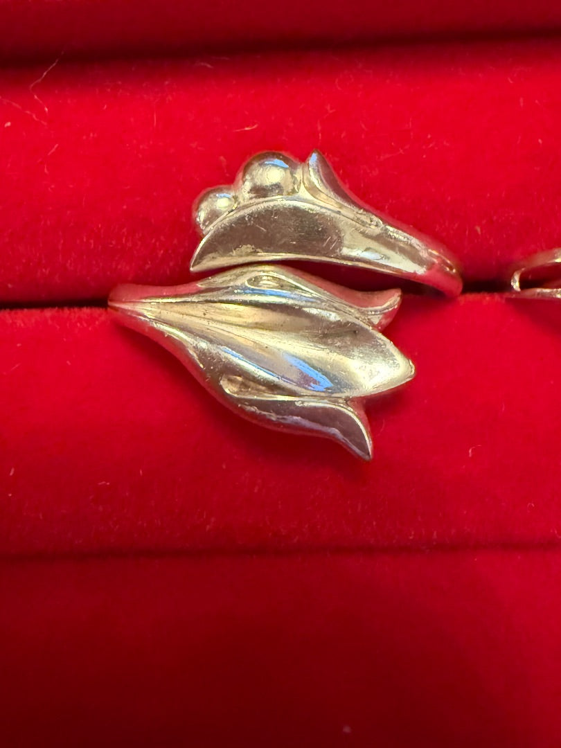 Avon Tulip Lily Size 6.5 Ring