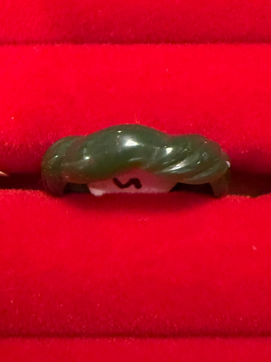 Avon Carved Lucite Size 6.5