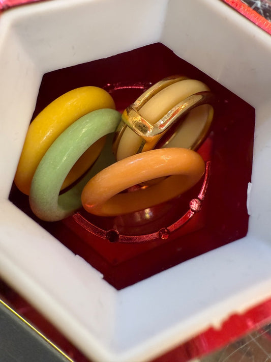 AVON Color Go round Ring Set