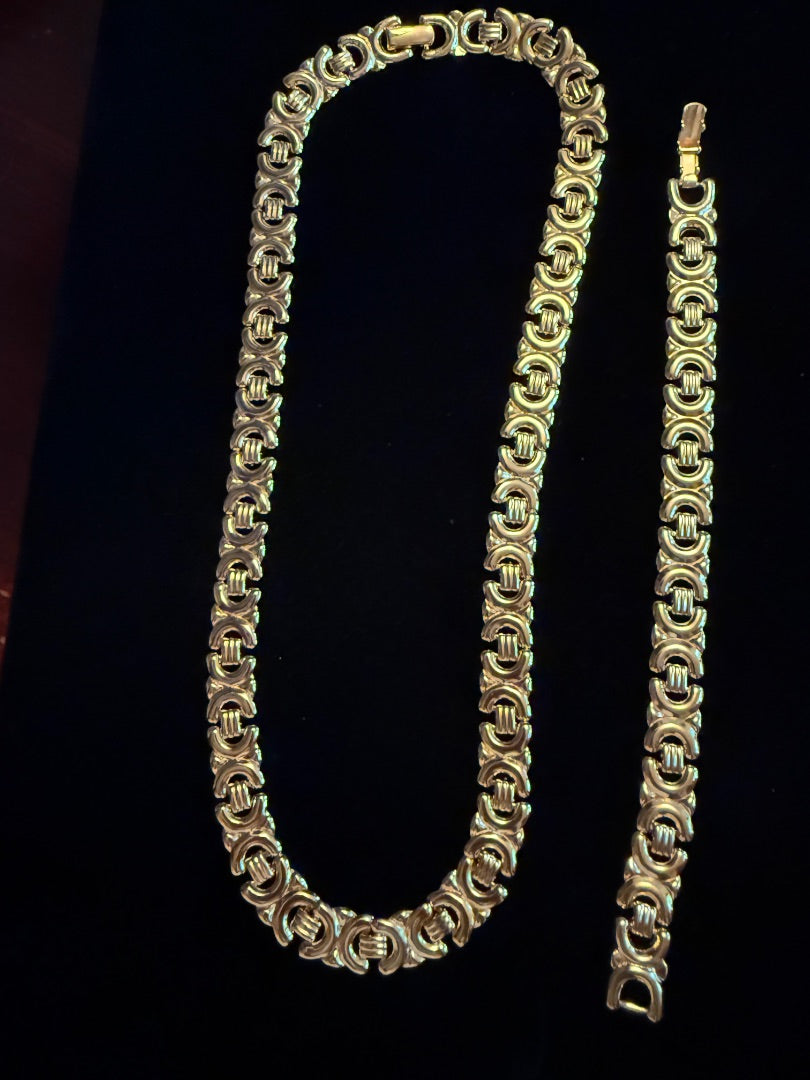 Avon C-Link Necklace Bracelet set