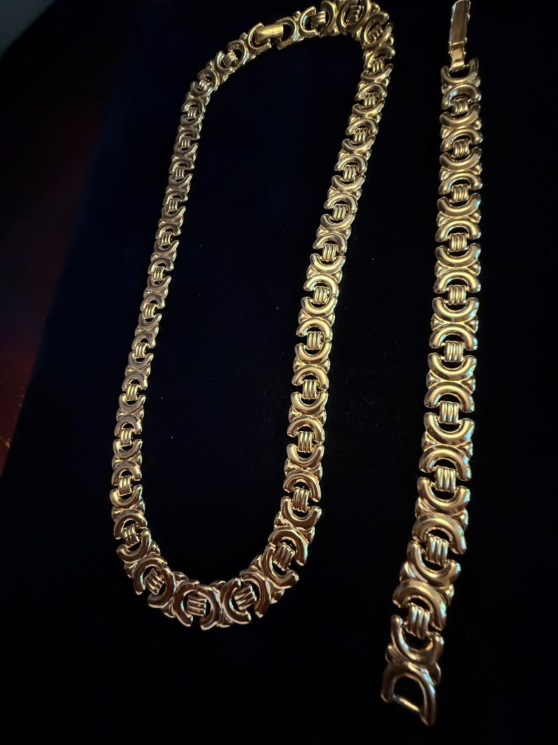 Avon C-Link Necklace Bracelet set