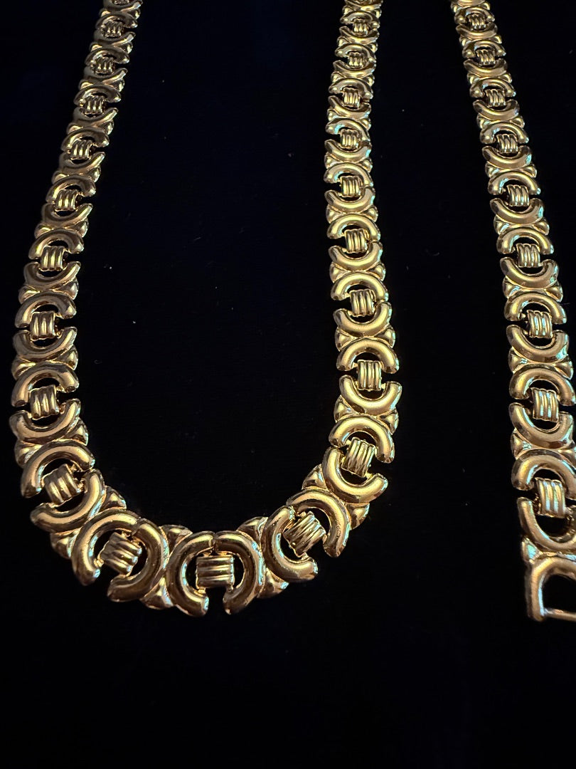 Avon C-Link Necklace Bracelet set