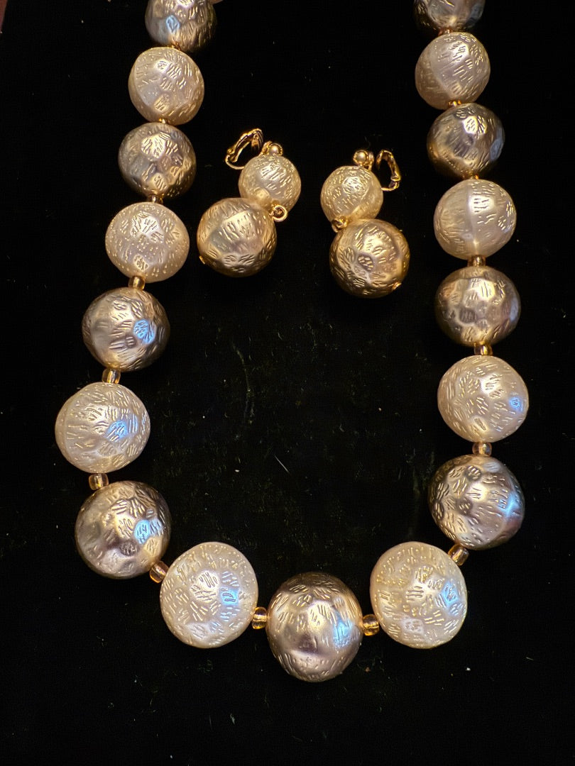 Avon Pearl like Necklace and matching clip earrings