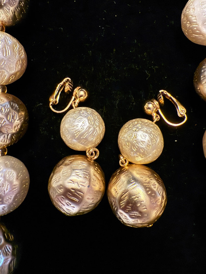 Avon Pearl like Necklace and matching clip earrings