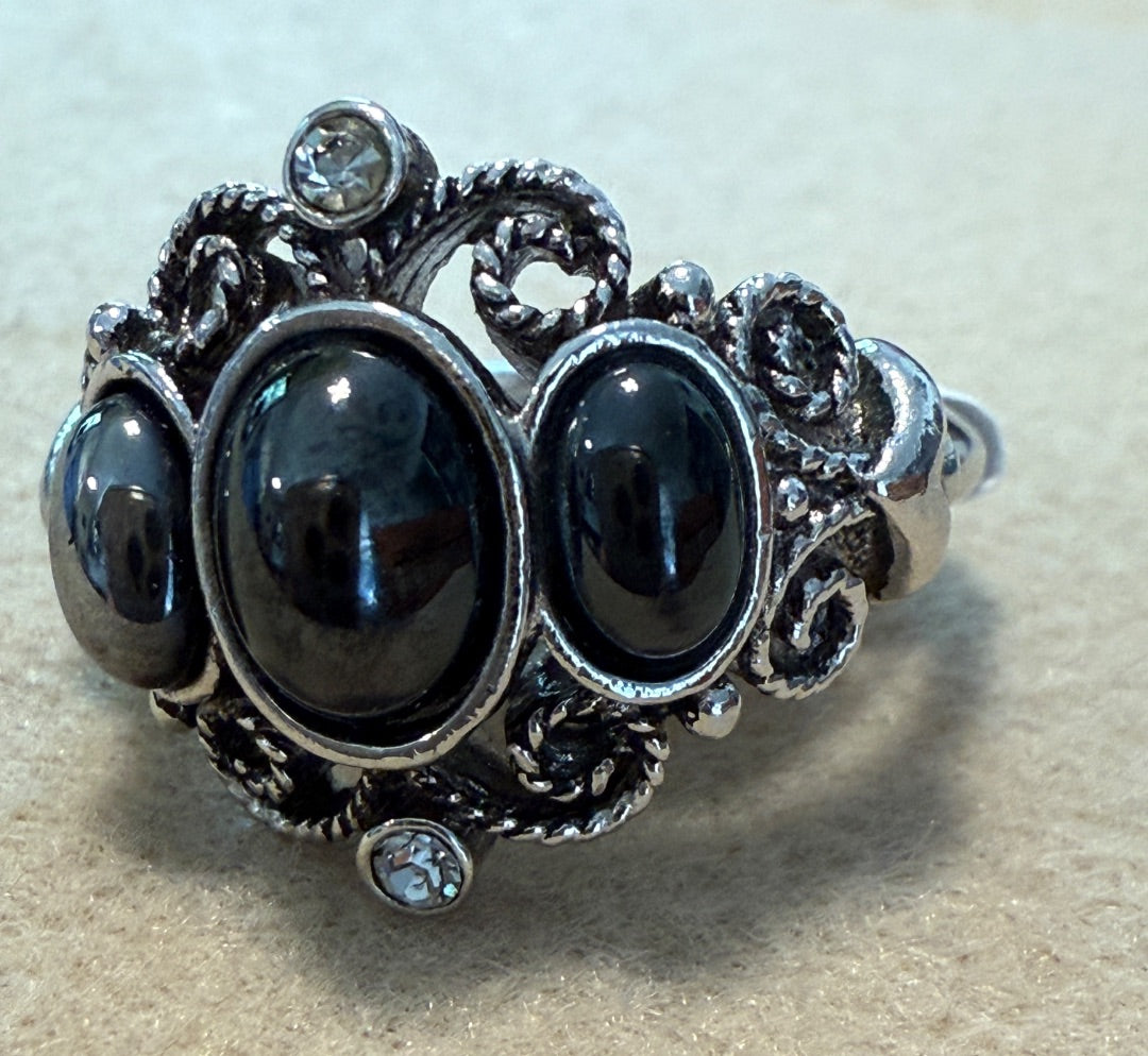 AVON Ring Black / Silver Avon Size 5
