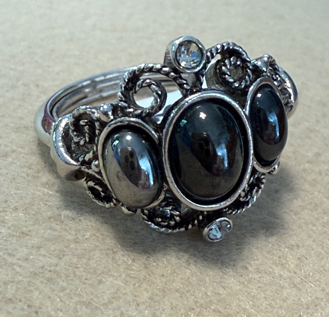 AVON Ring Black / Silver Avon Size 5