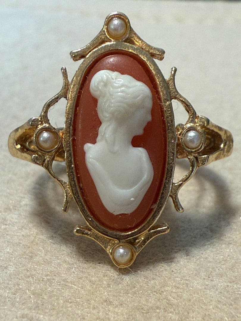 Gold AVON Cameo Ring, 5