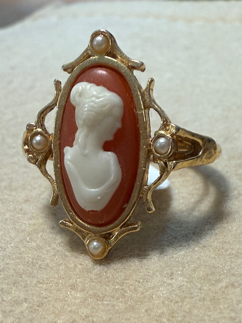 Gold AVON Cameo Ring, 5