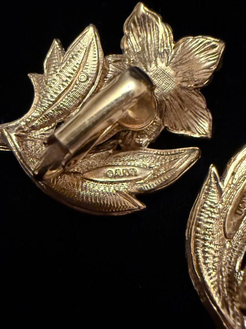 Vintage Avon Clip Christmas Earrings Gold Tone Enamel