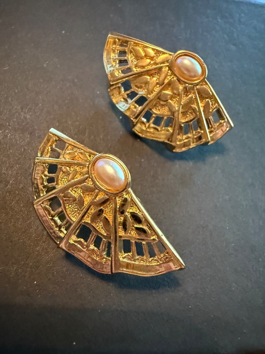 Pearl Fan Clip Earrings